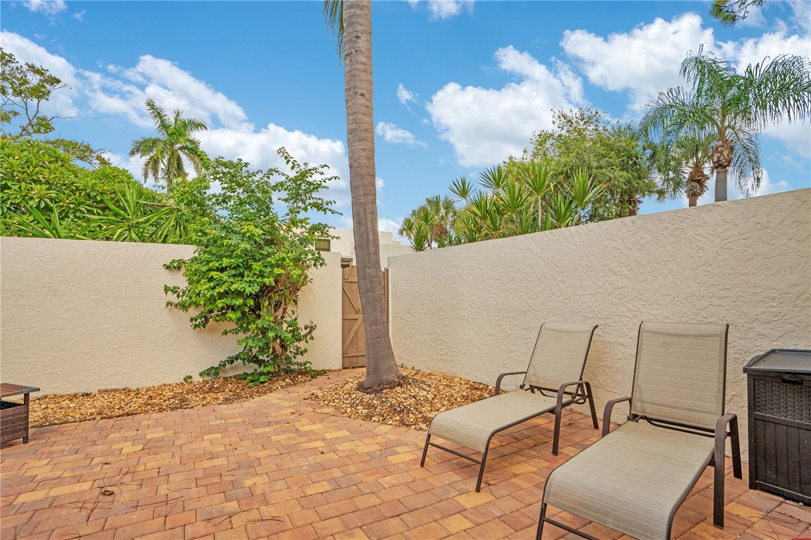 597 LAKESIDE DR #205 — photo 31
