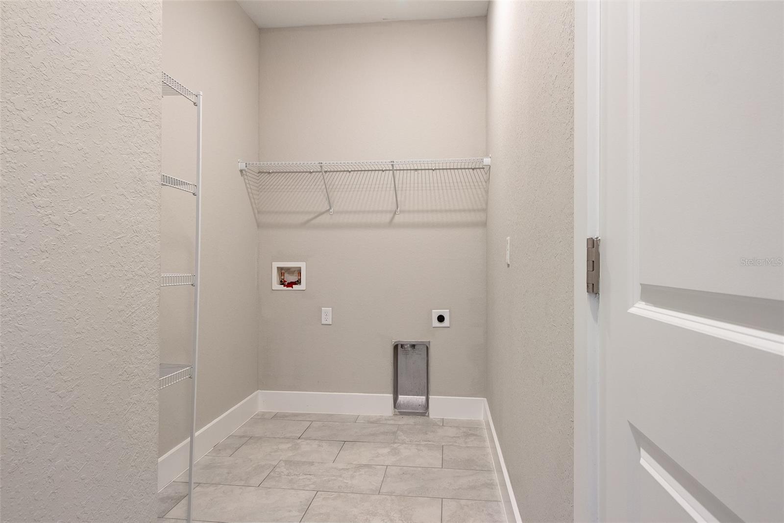 1175 E HALLMARK BLVD — photo 33