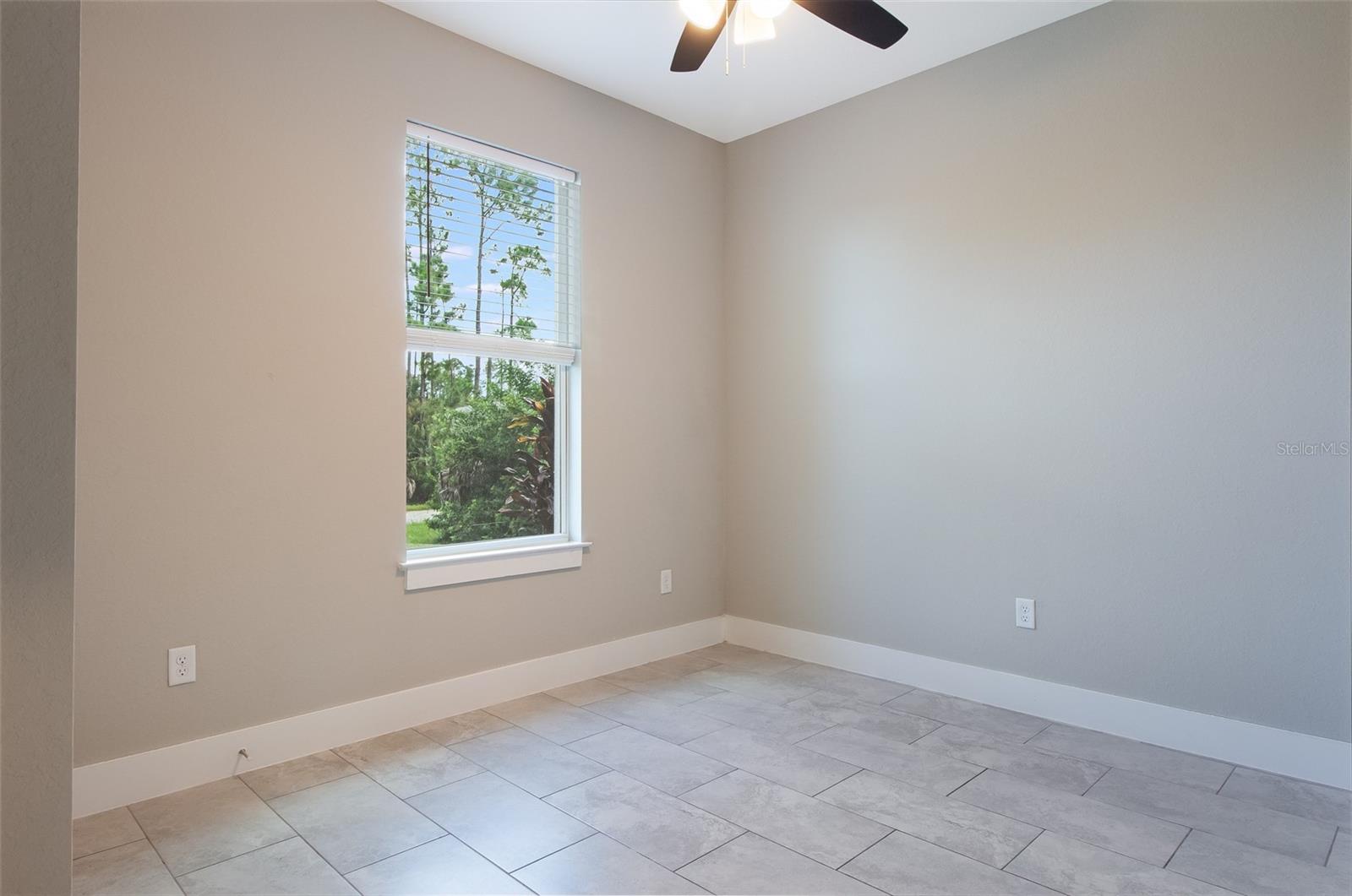 1175 E HALLMARK BLVD — photo 31