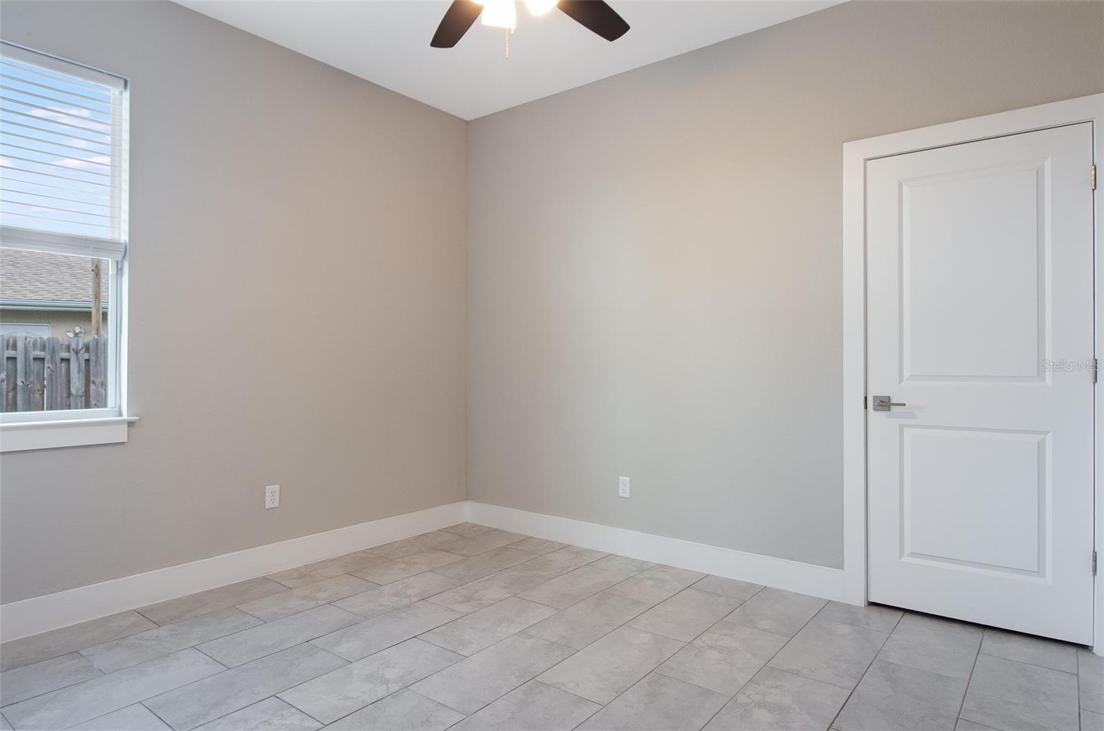 1175 E HALLMARK BLVD — photo 26