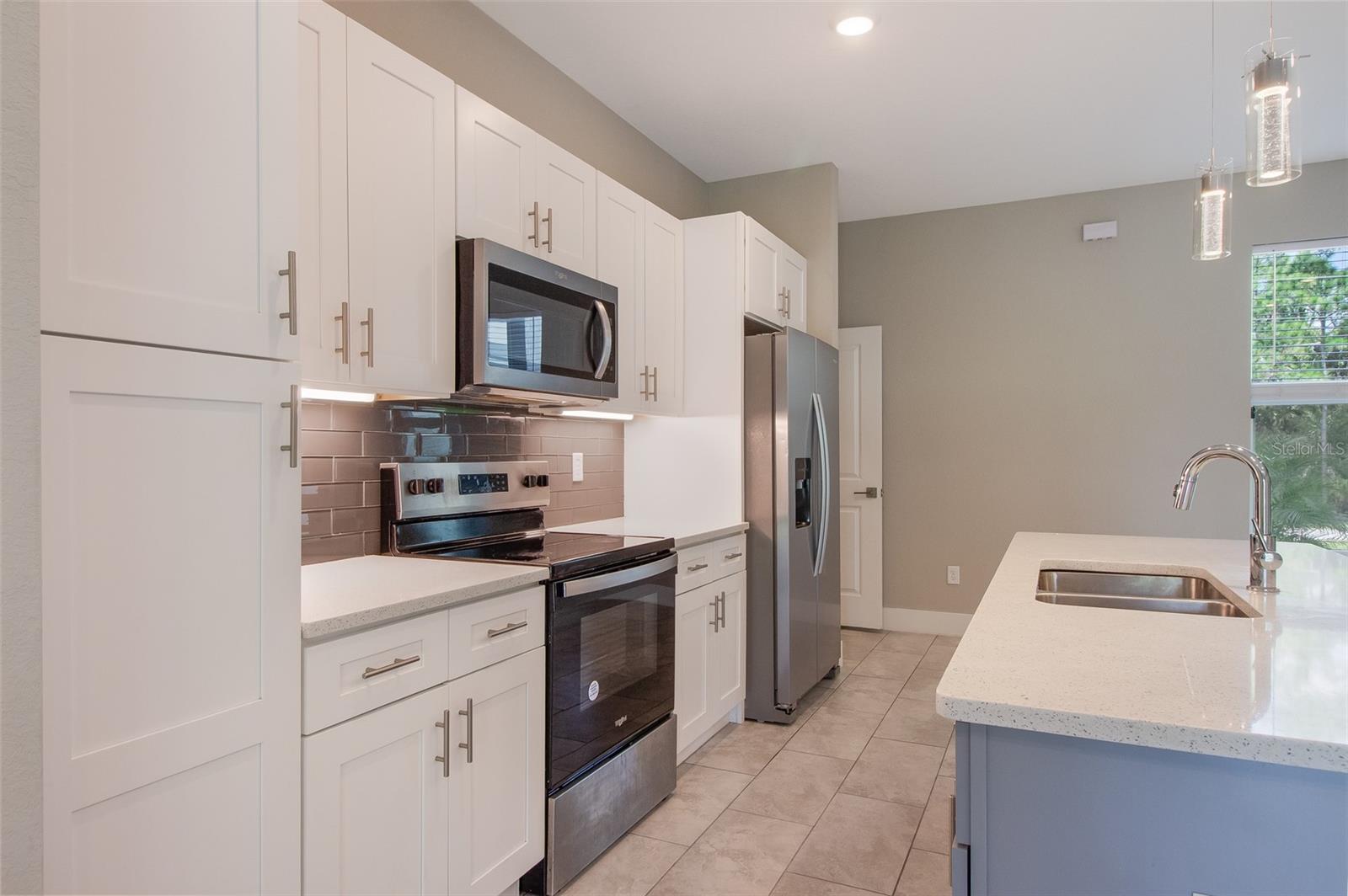 1175 E HALLMARK BLVD — photo 14