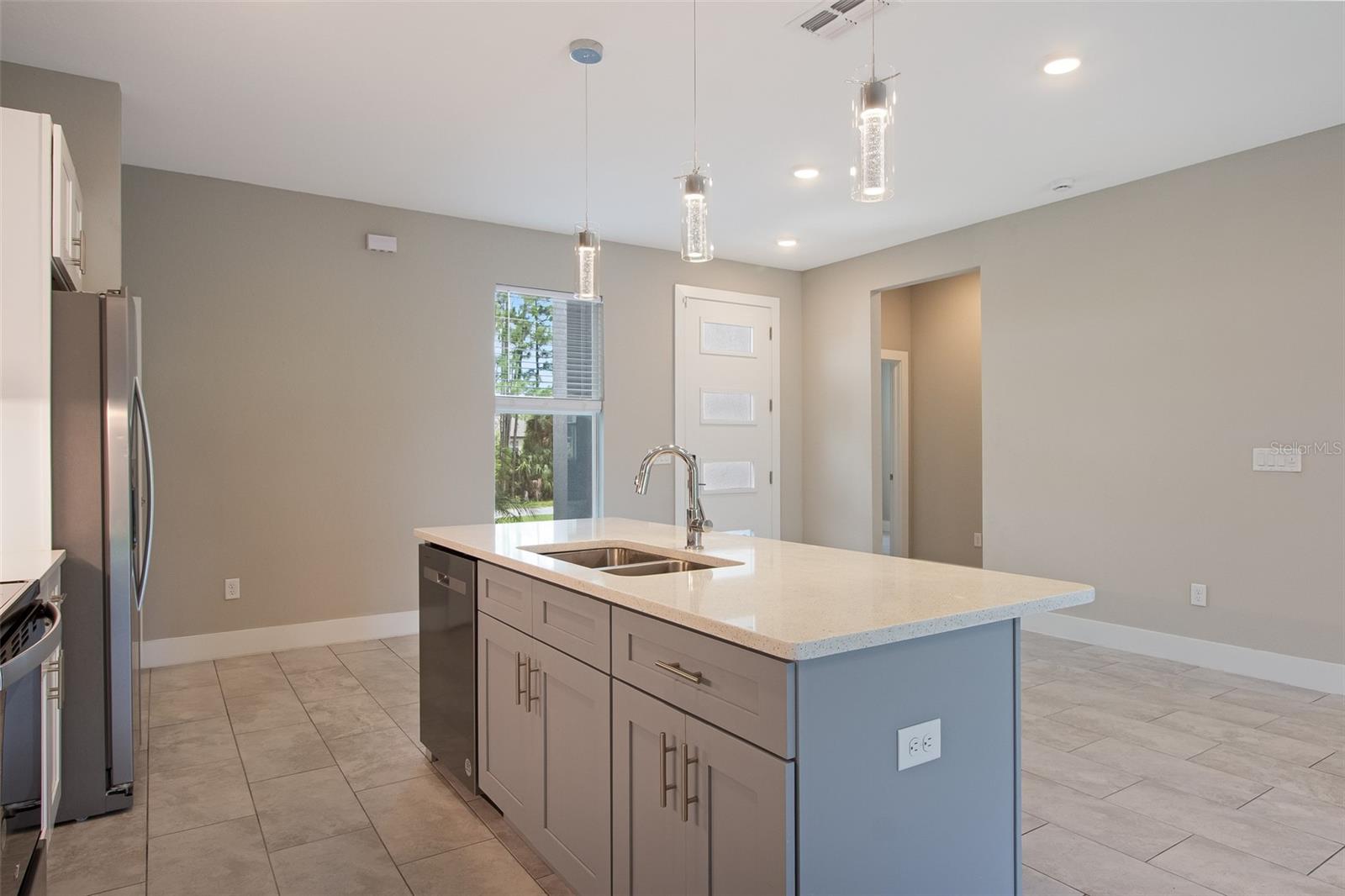 1175 E HALLMARK BLVD — photo 15