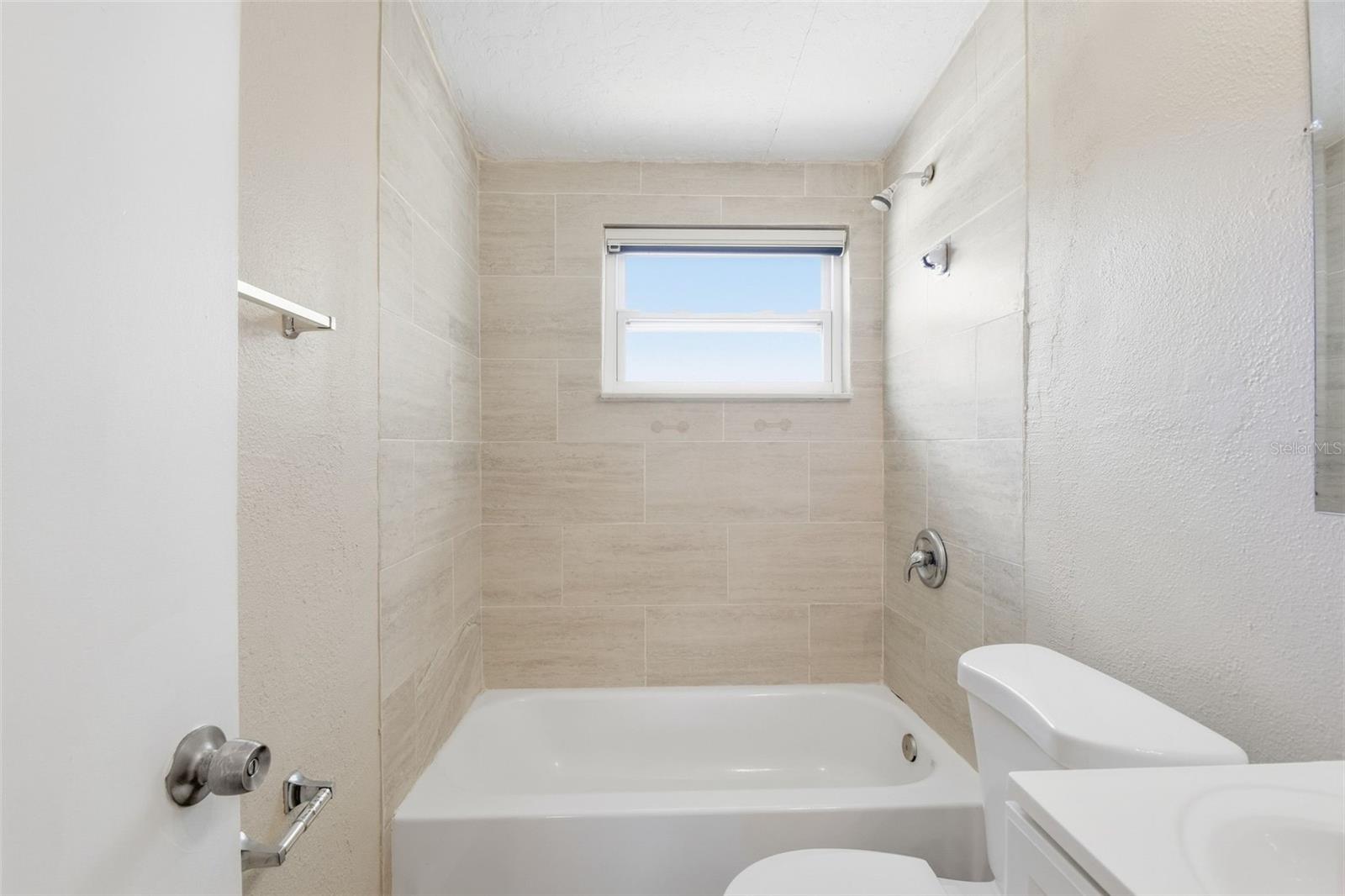 2141 MANGO AVE — photo 32