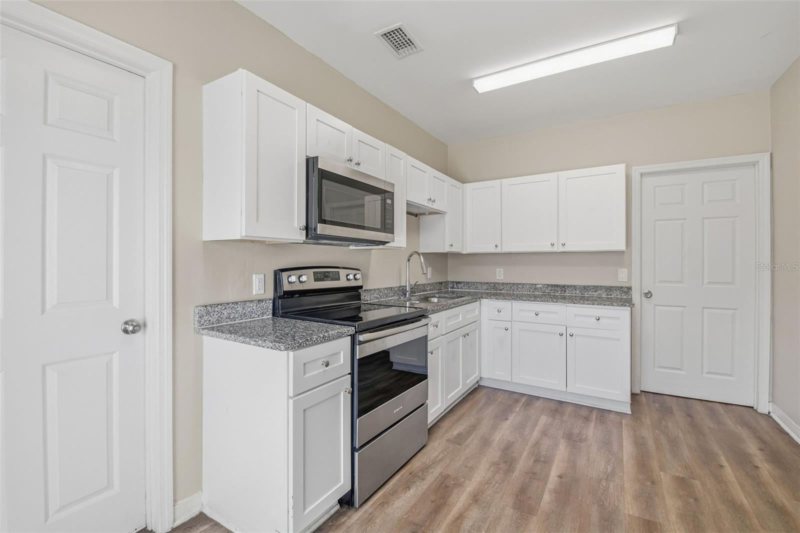 2141 MANGO AVE — photo 10