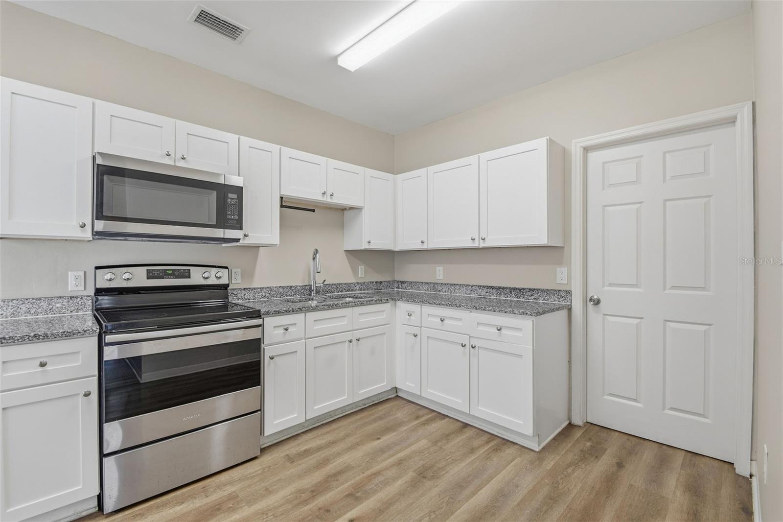 2141 MANGO AVE — photo 5