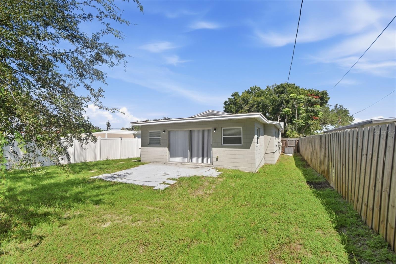 2141 MANGO AVE — photo 40