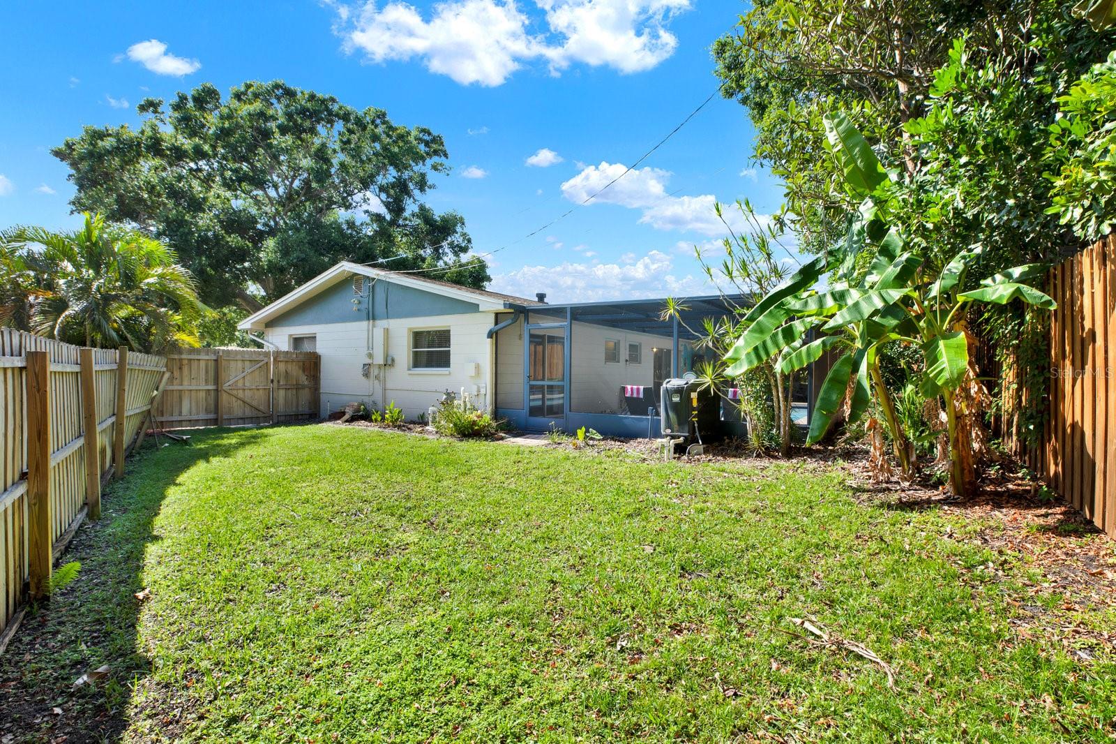 8253 137TH LN — photo 32