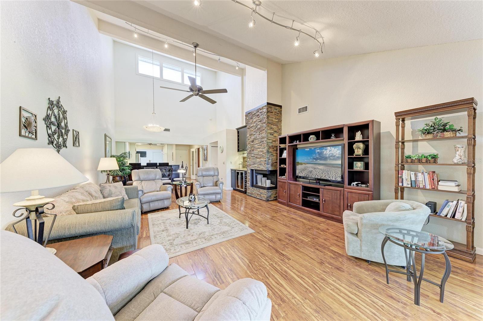 3403 AVENIDA MADERA #B — photo 8