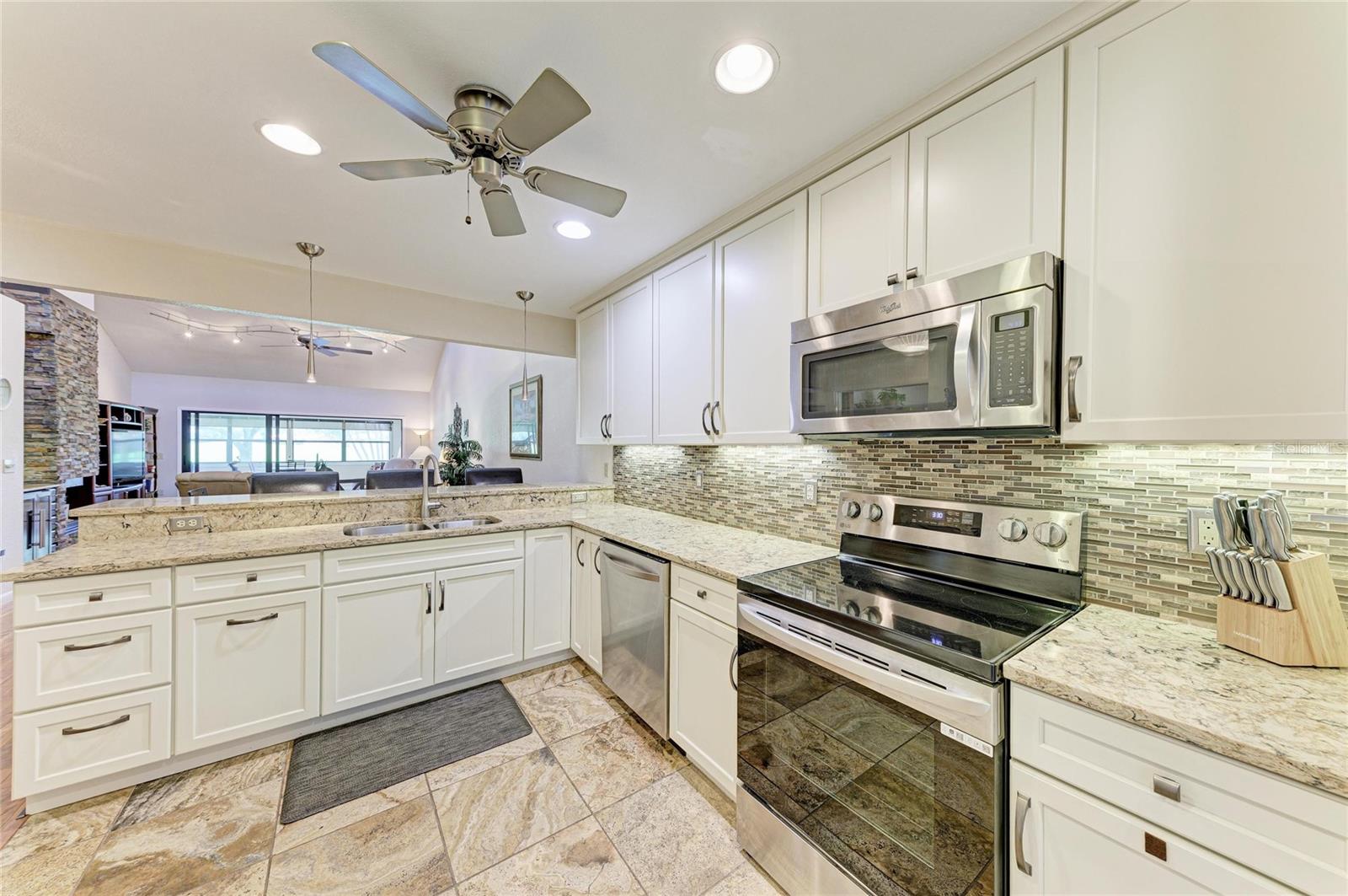 3403 AVENIDA MADERA #B — photo 16