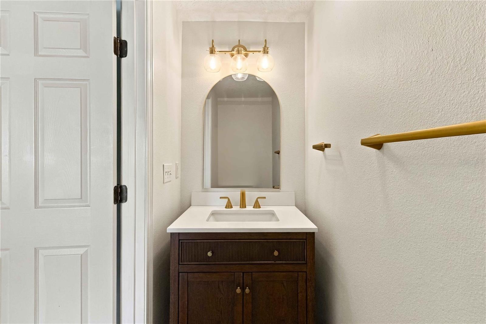 10810 JOHANNA AVE — photo 16
