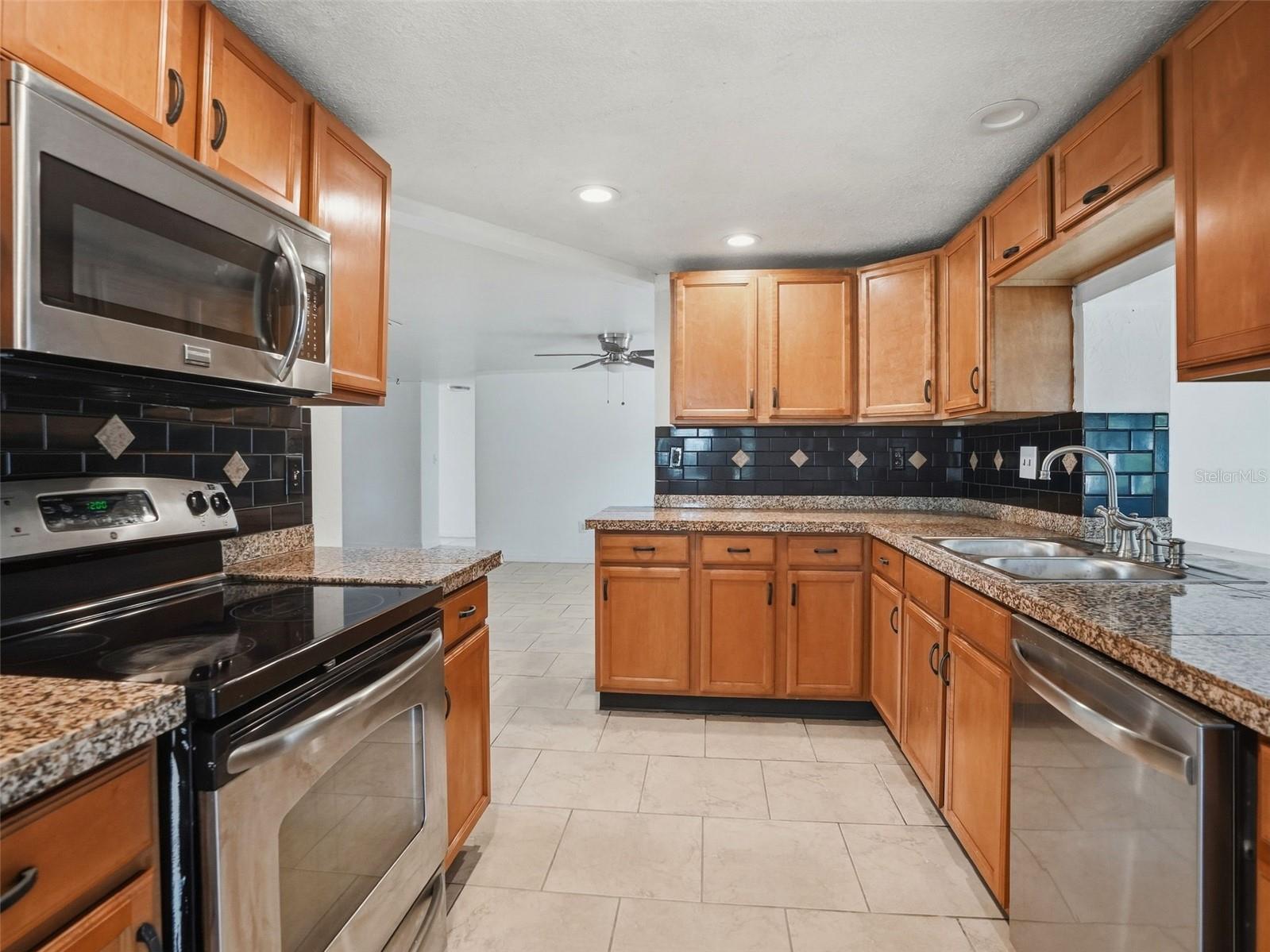 8502 ARROWHEAD DR — photo 12