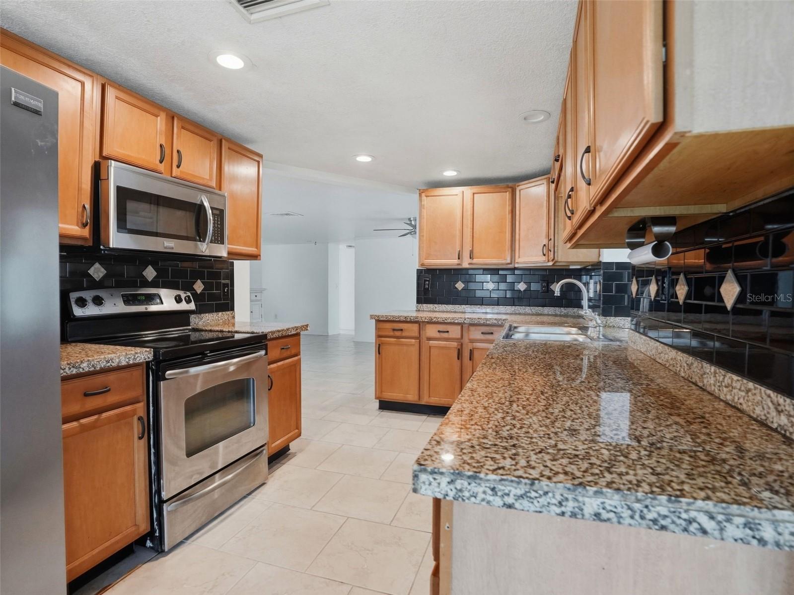 8502 ARROWHEAD DR — photo 13