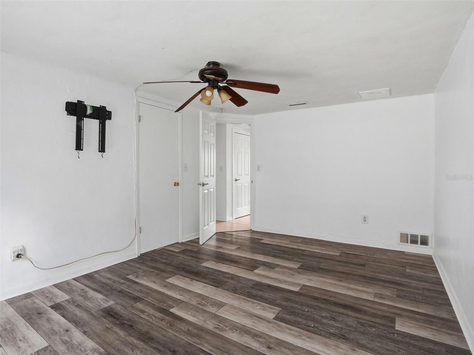 8502 ARROWHEAD DR — photo 18
