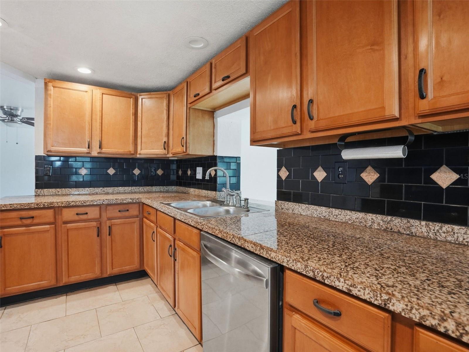 8502 ARROWHEAD DR — photo 11