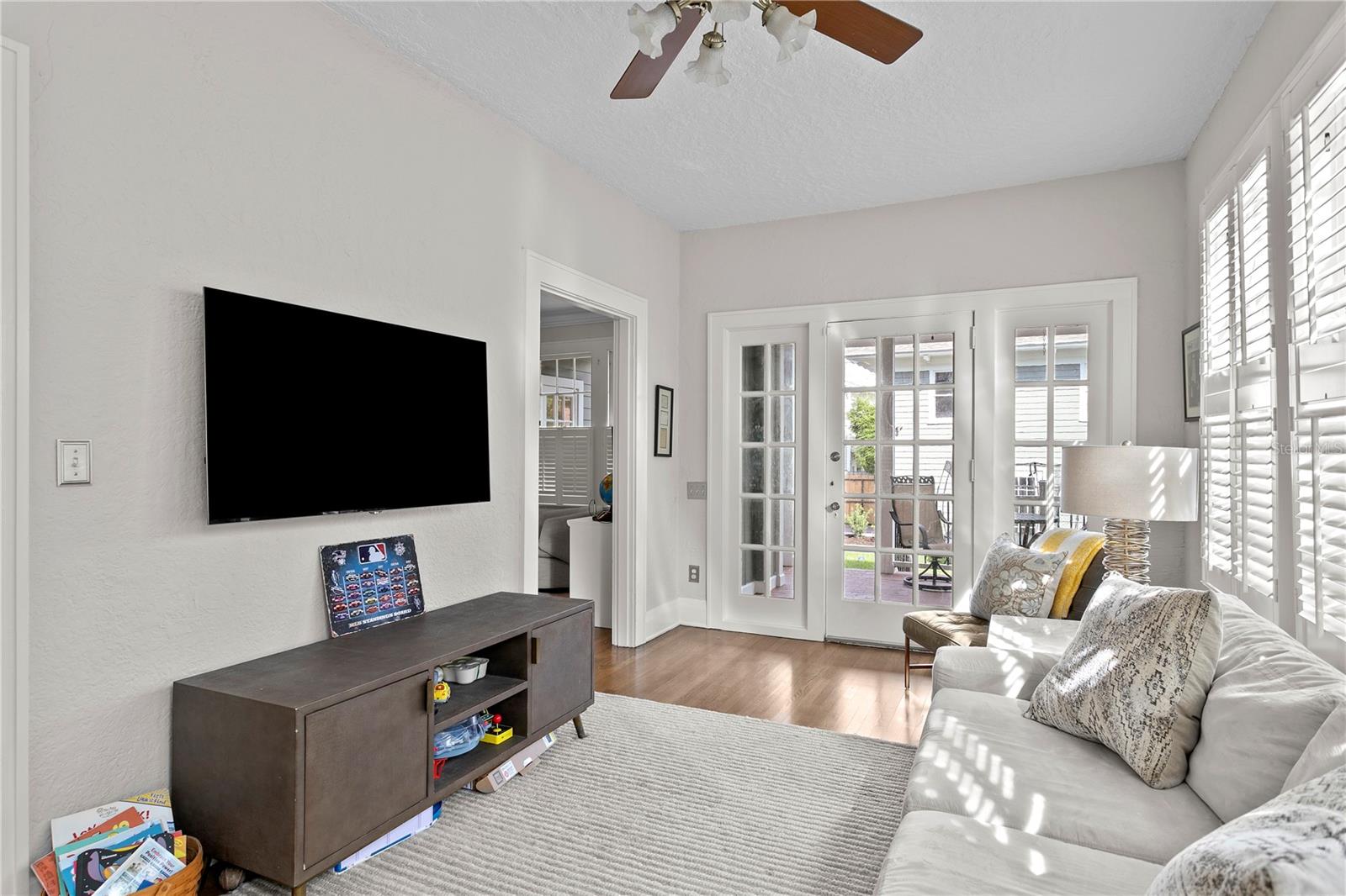 802 S DELAWARE AVE — photo 16