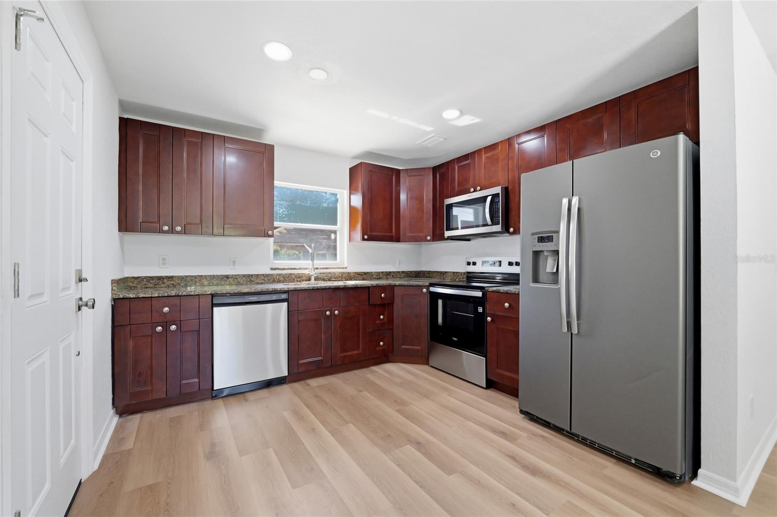1102 E SITKA ST — photo 6