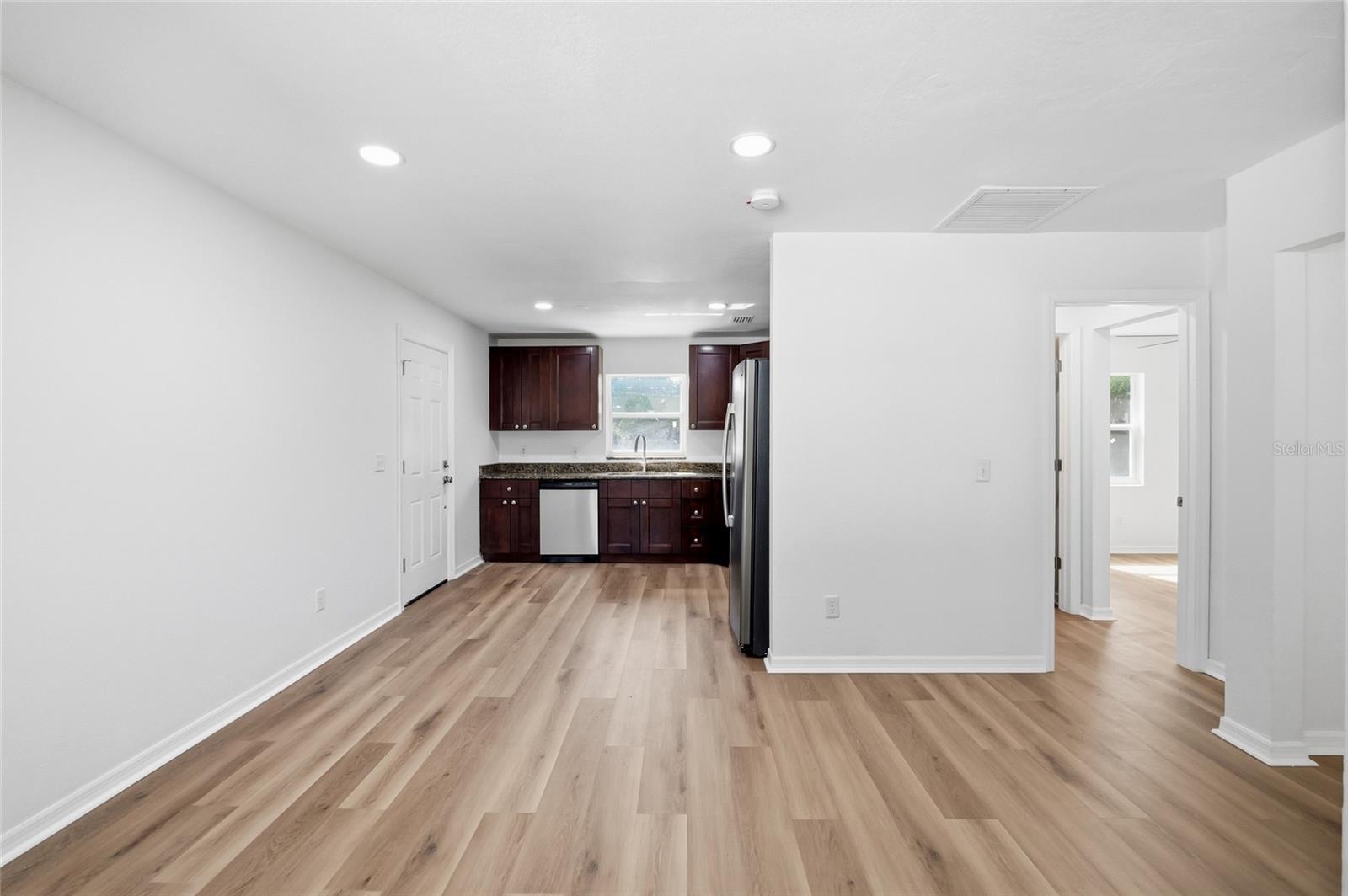 1102 E SITKA ST — photo 5