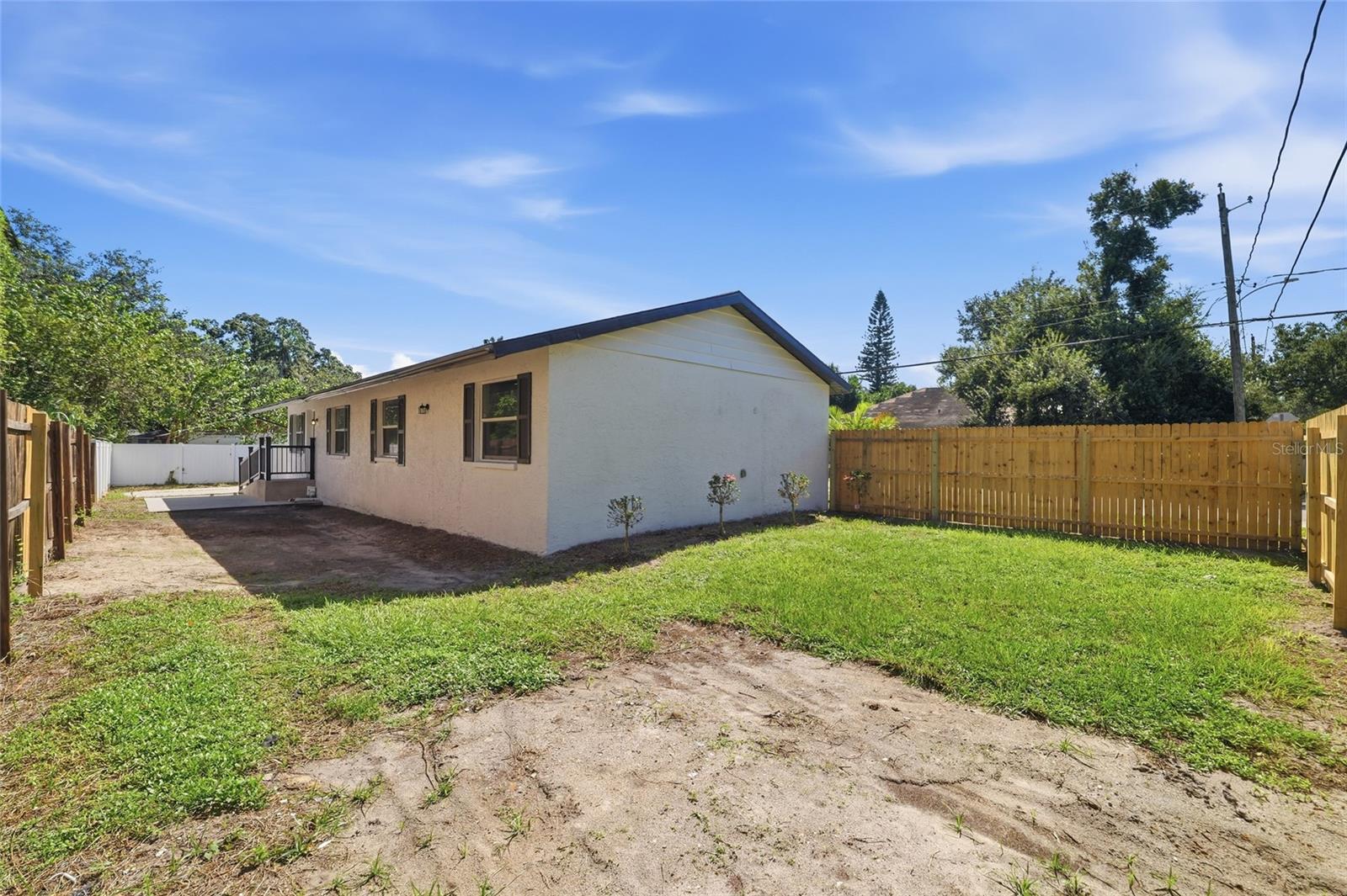 1102 E SITKA ST — photo 23