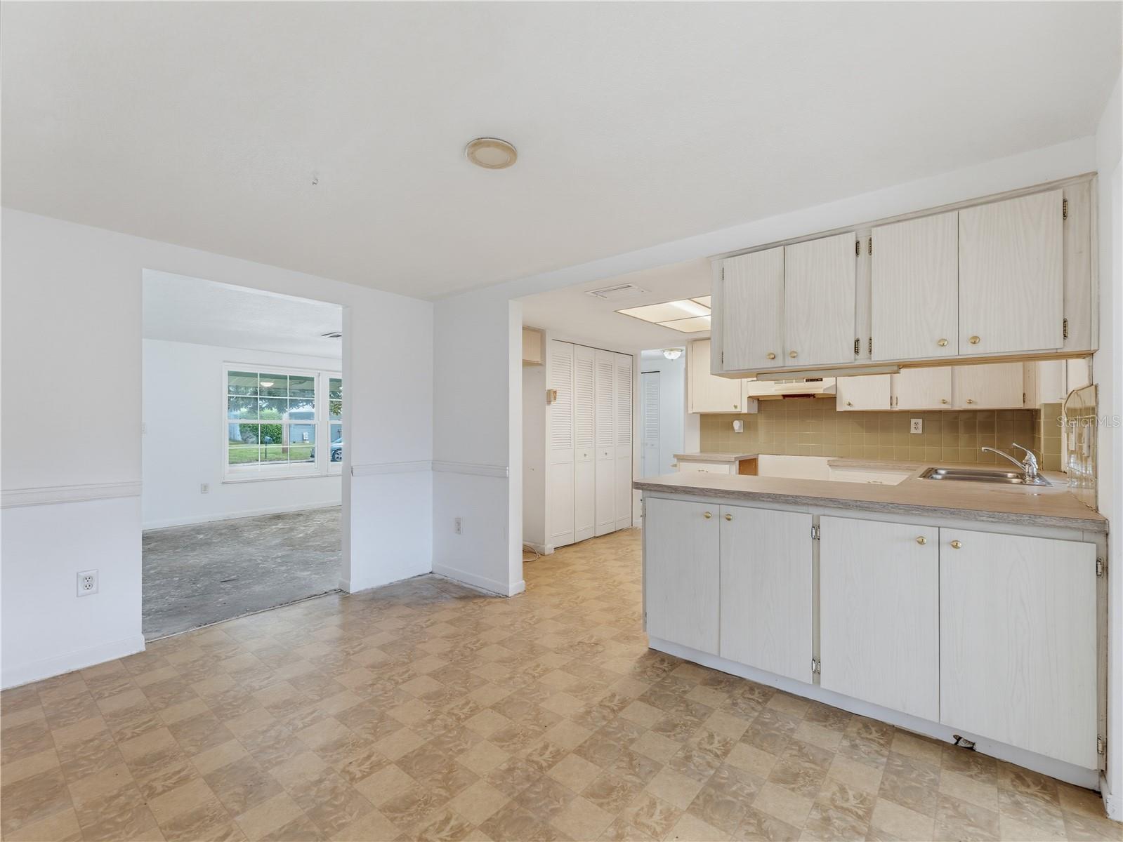 7014 FLAGGLER DR — photo 14