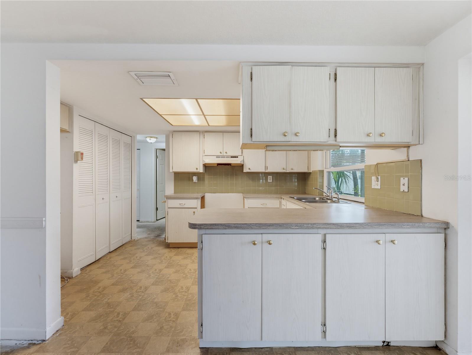 7014 FLAGGLER DR — photo 11