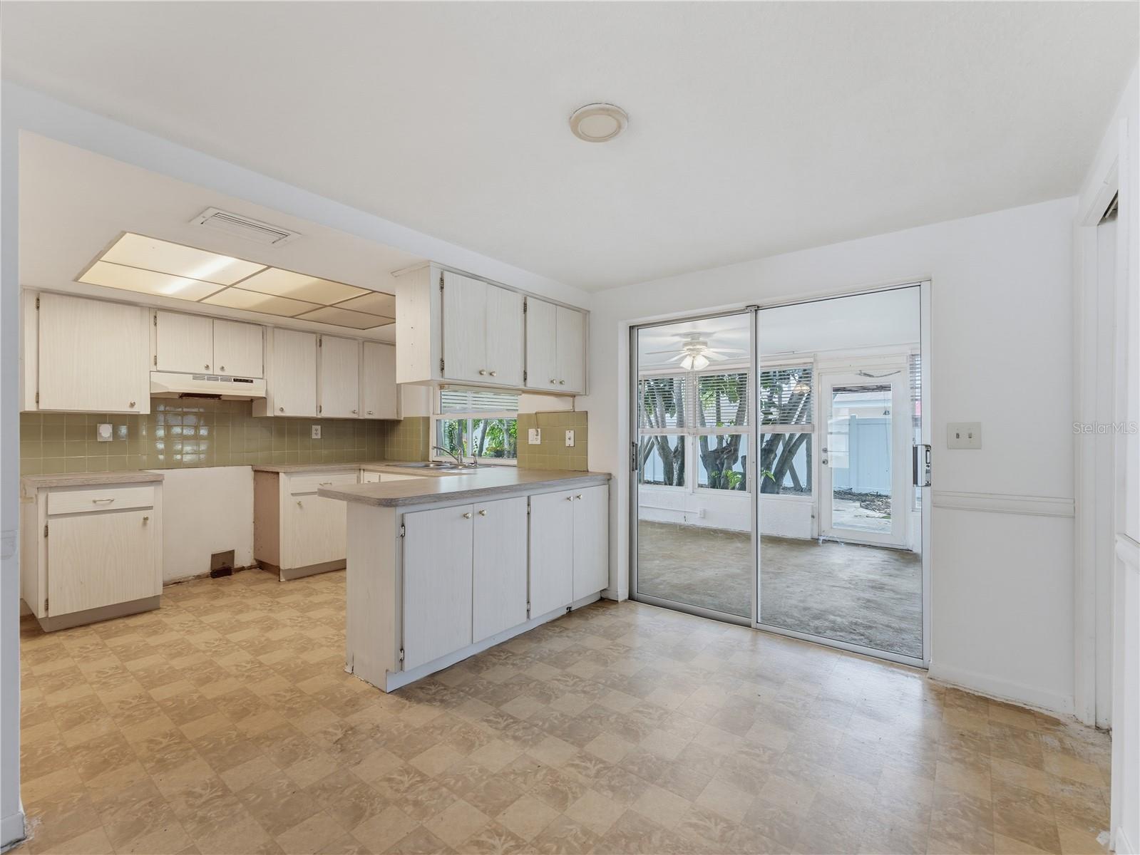7014 FLAGGLER DR — photo 3