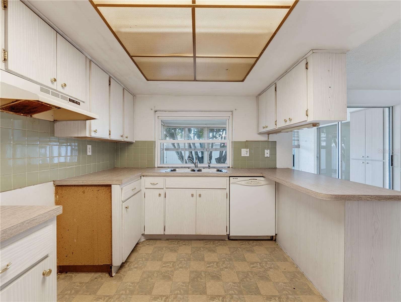 7014 FLAGGLER DR — photo 8