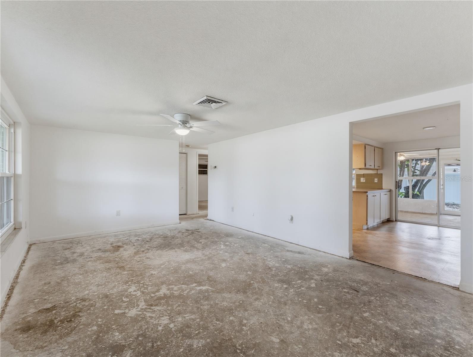 7014 FLAGGLER DR — photo 24
