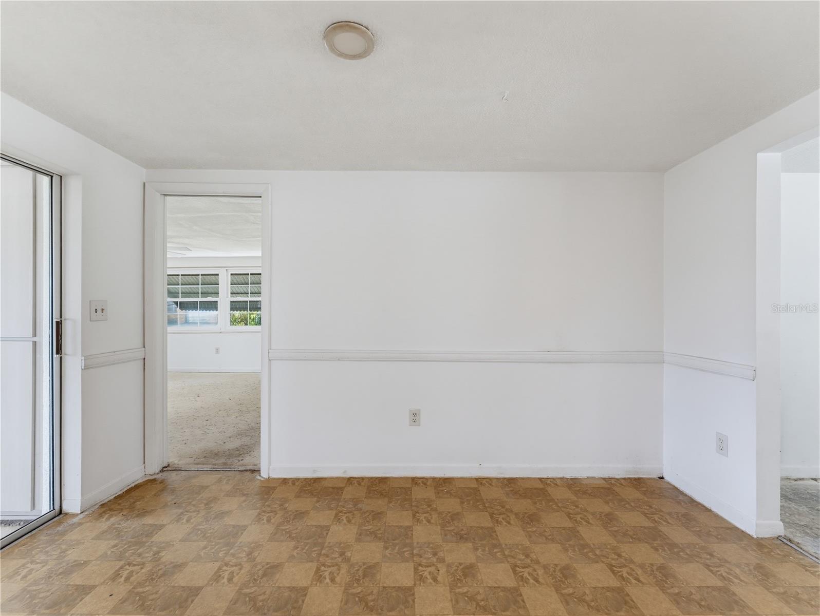 7014 FLAGGLER DR — photo 15