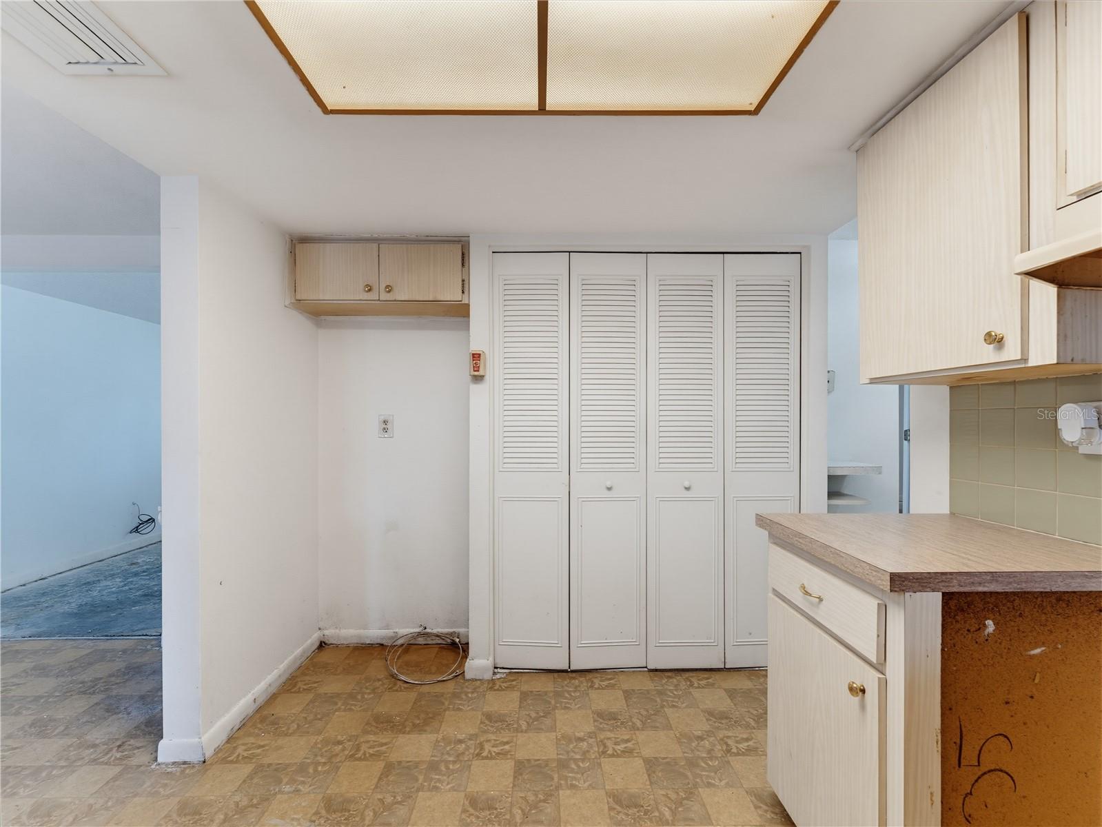 7014 FLAGGLER DR — photo 10