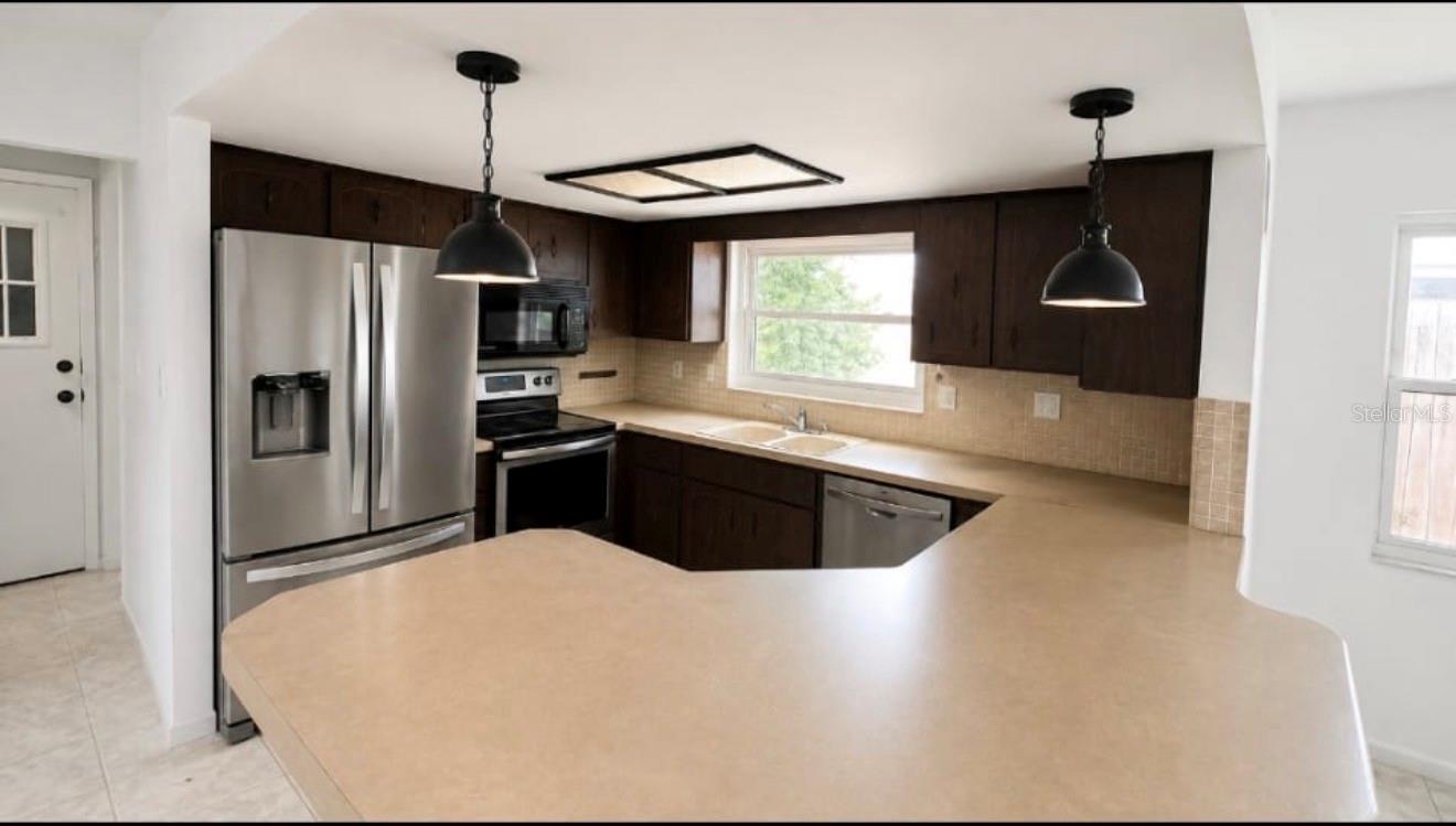 8345 FOX HOLLOW DR — photo 5