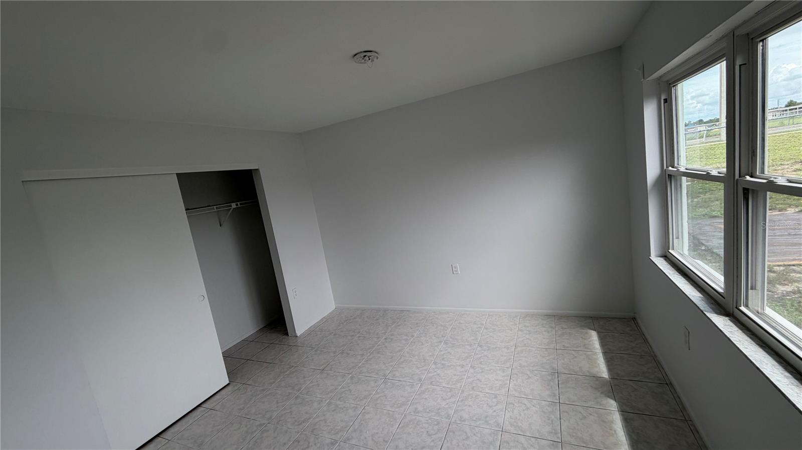 8345 FOX HOLLOW DR — photo 9