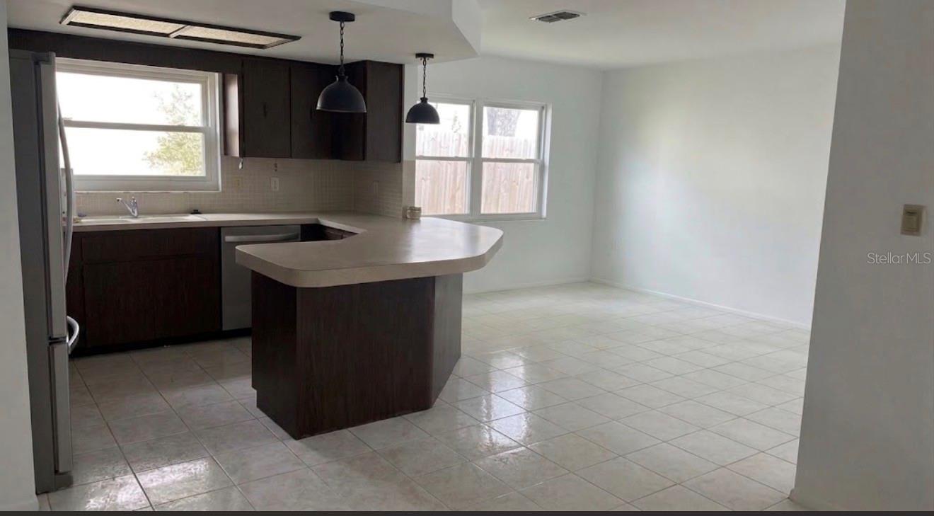 8345 FOX HOLLOW DR — photo 4