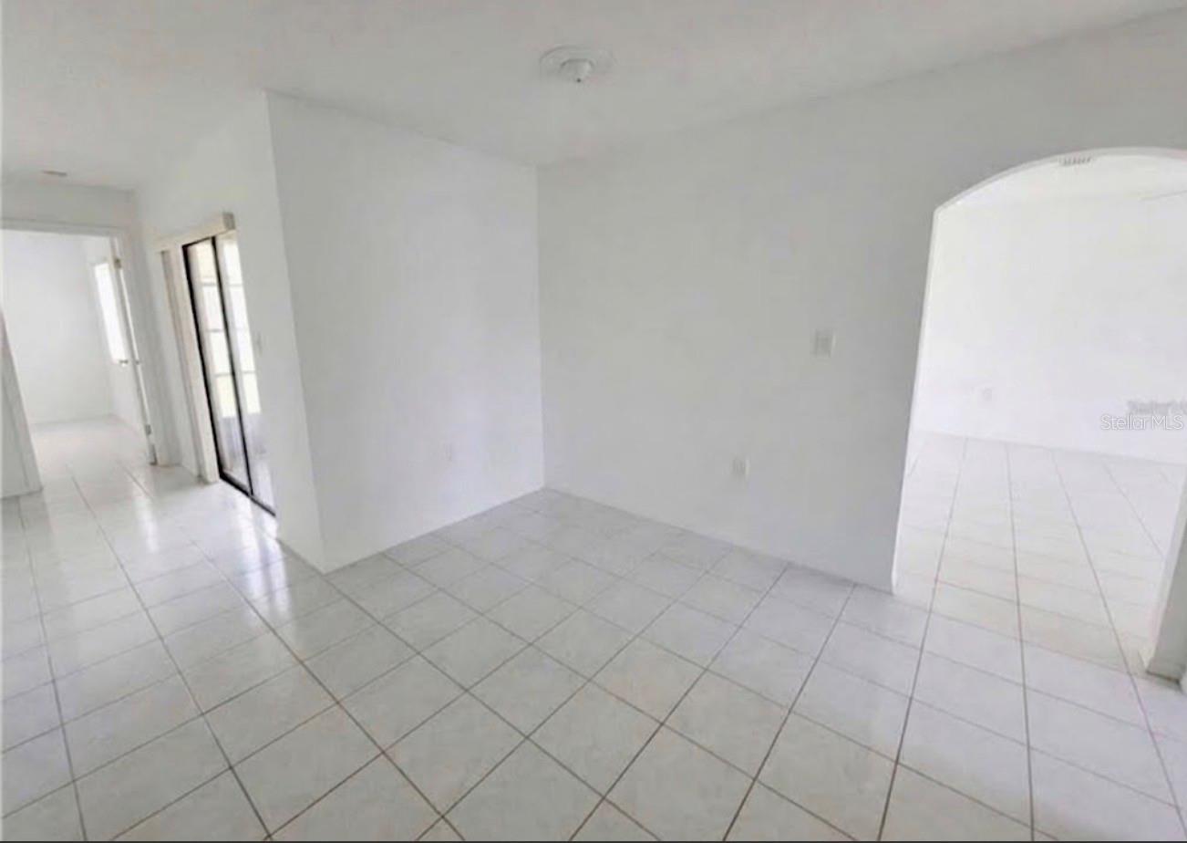 8345 FOX HOLLOW DR — photo 3