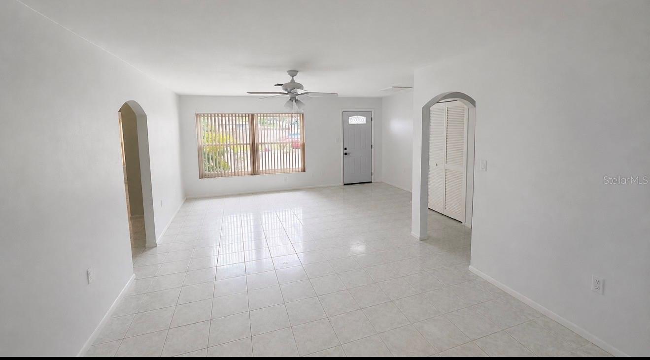 8345 FOX HOLLOW DR — photo 2