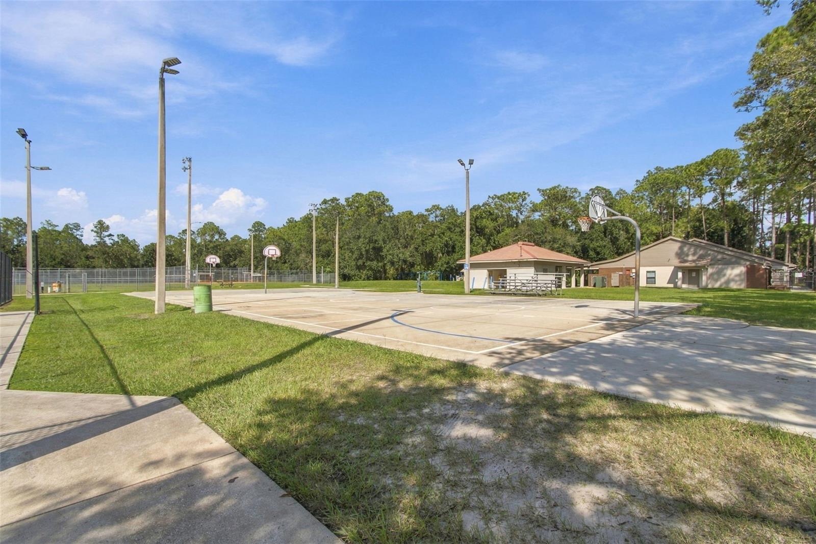 867 SUNSET LN — photo 37