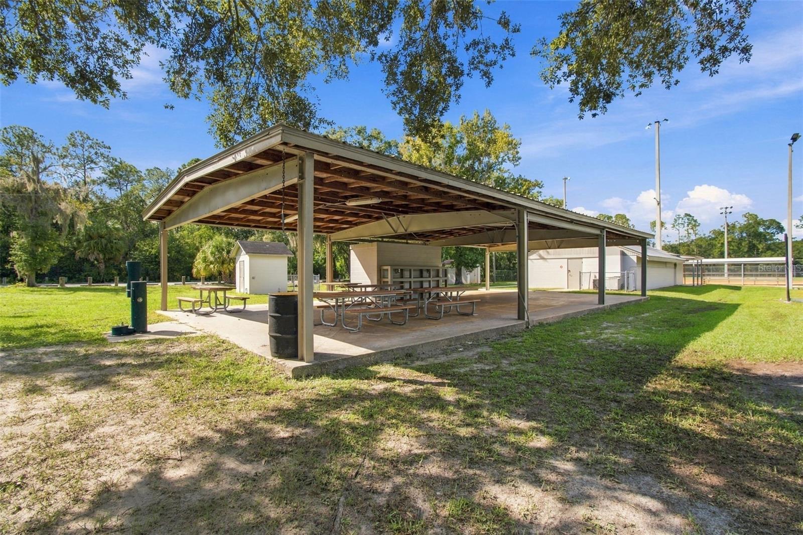 867 SUNSET LN — photo 39