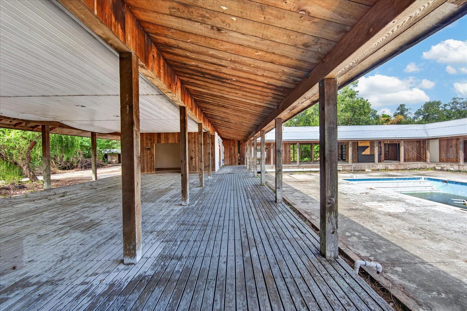 2140 DESOTO RD — photo 12