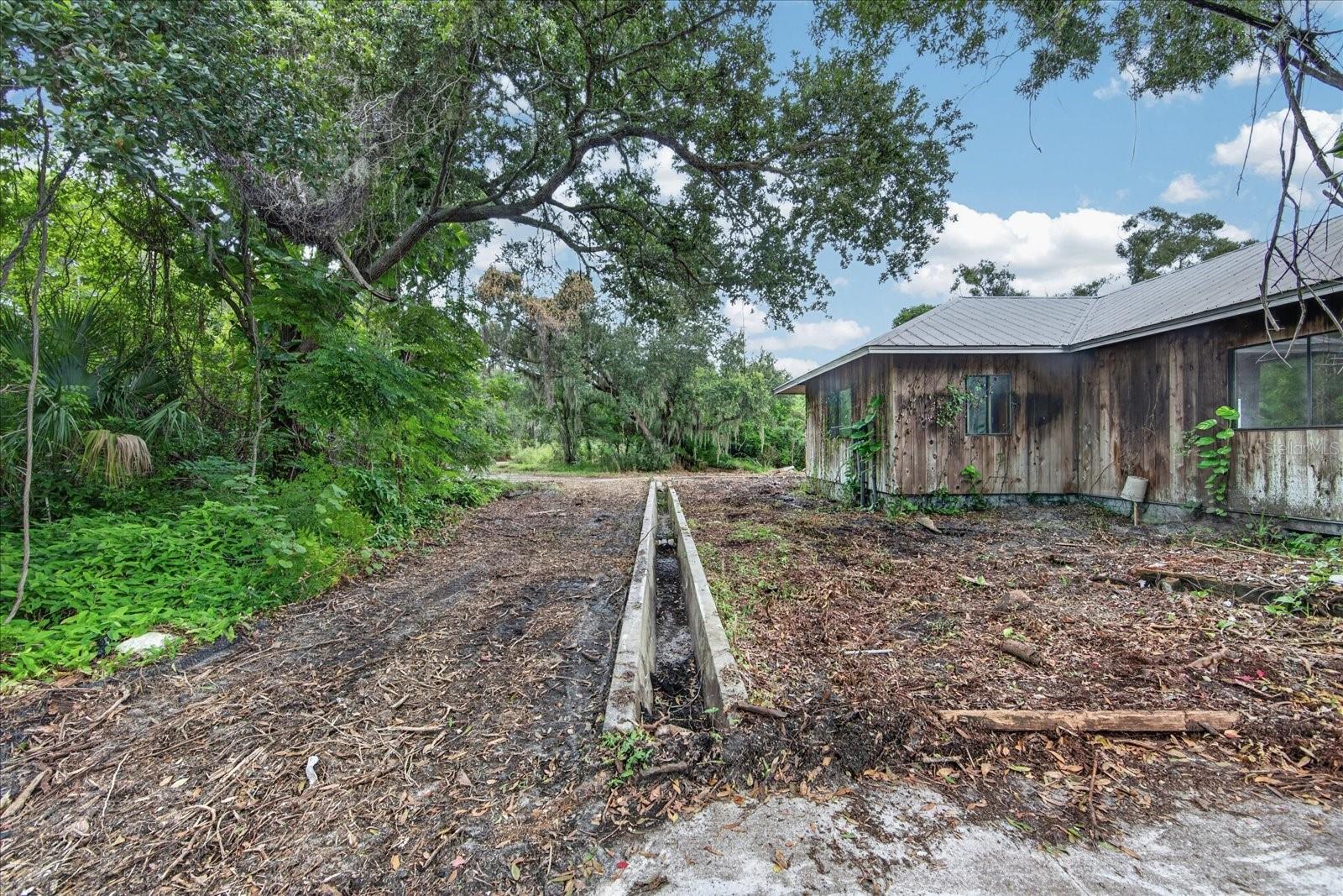 2140 DESOTO RD — photo 52