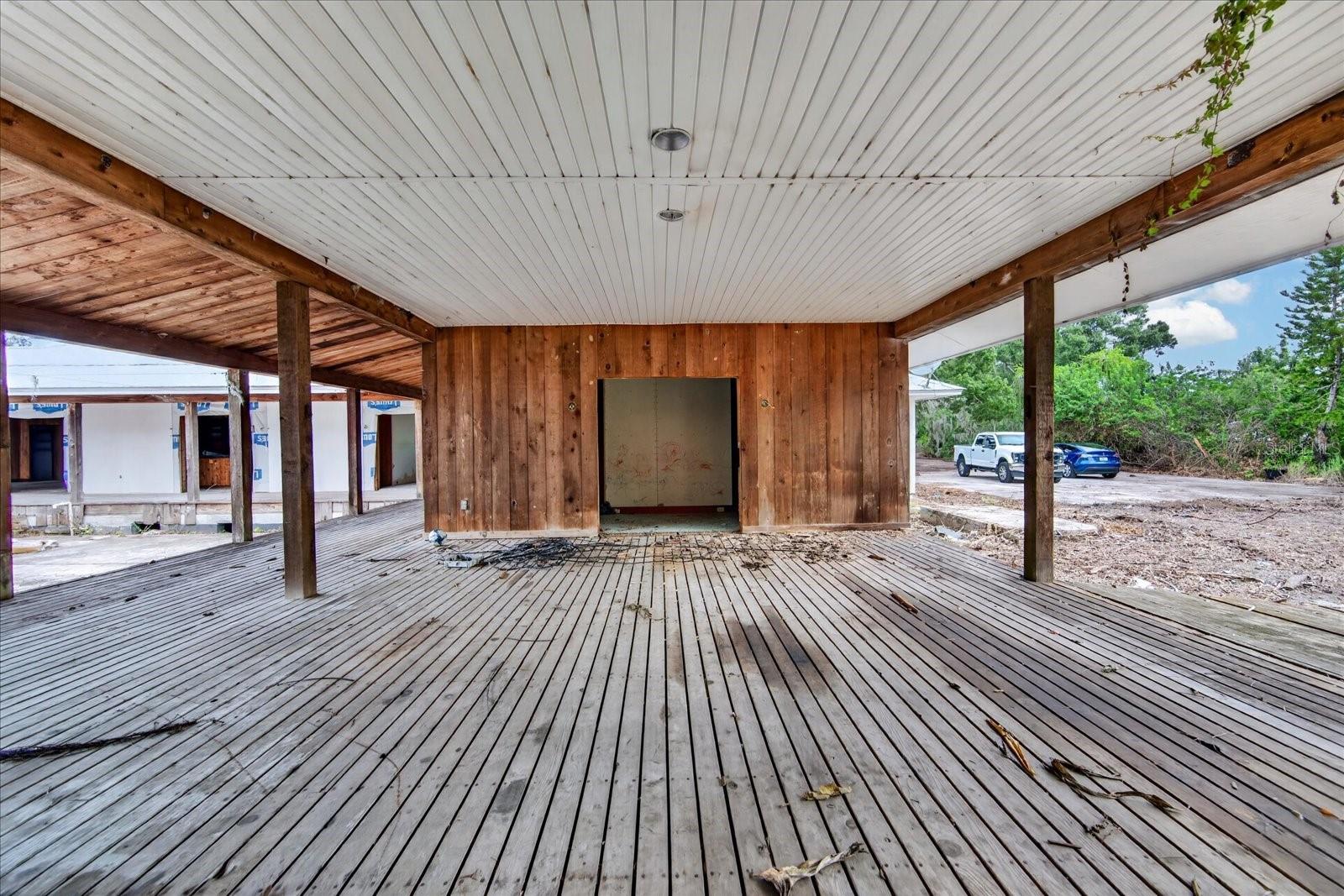2140 DESOTO RD — photo 9