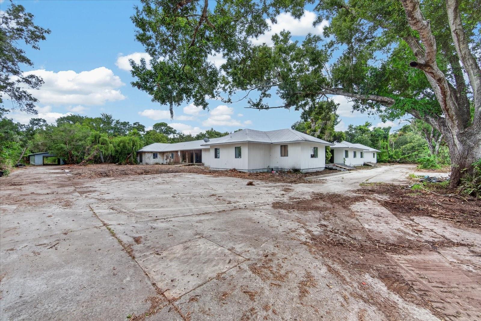2140 DESOTO RD — photo 7