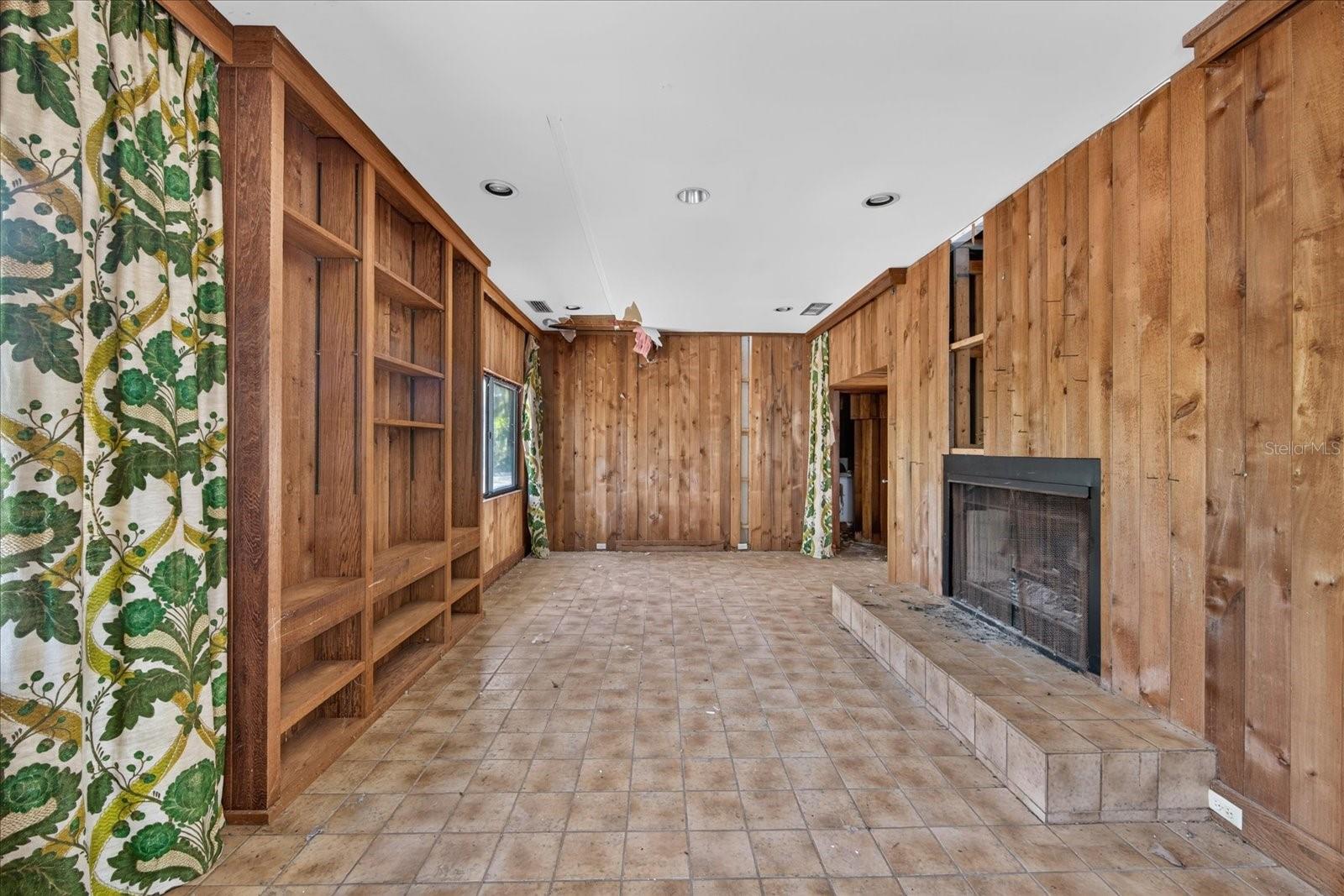 2140 DESOTO RD — photo 63