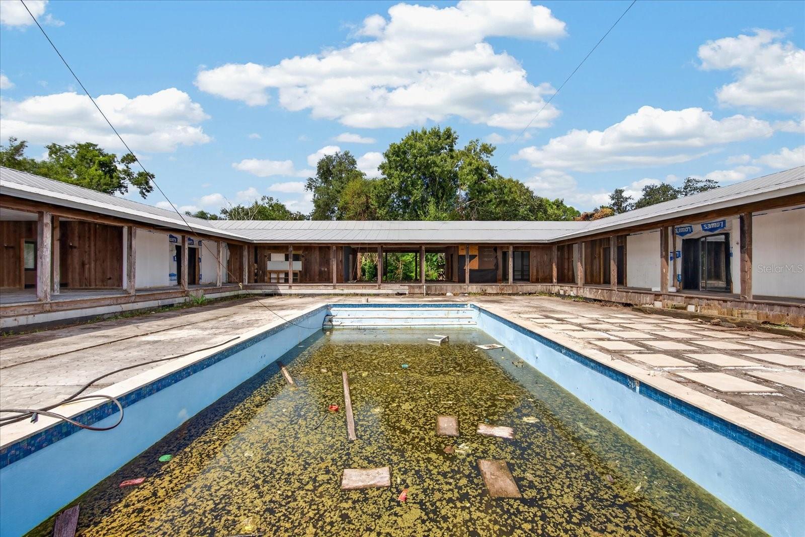 2140 DESOTO RD — photo 81