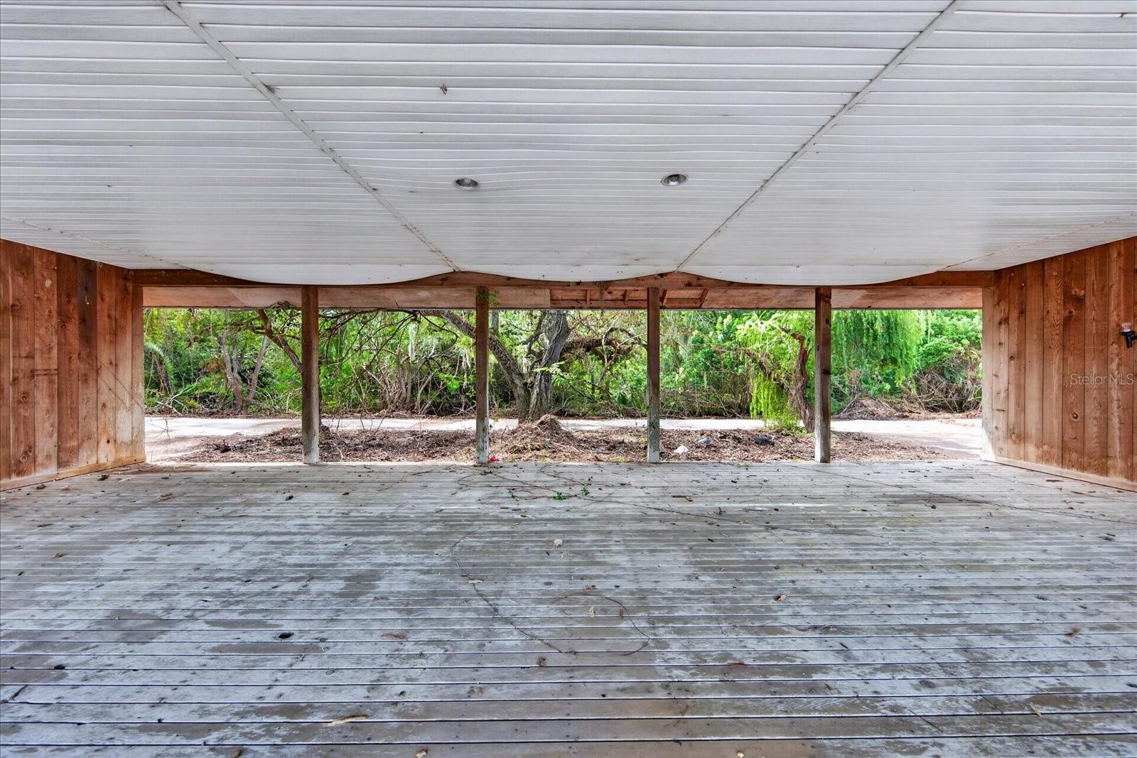 2140 DESOTO RD — photo 16