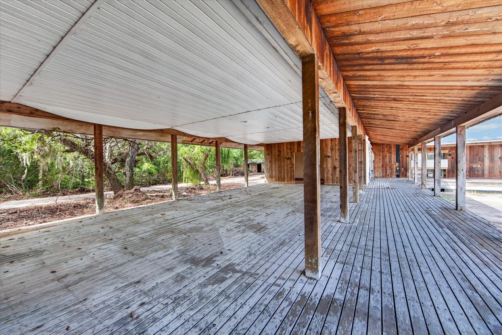 2140 DESOTO RD — photo 10