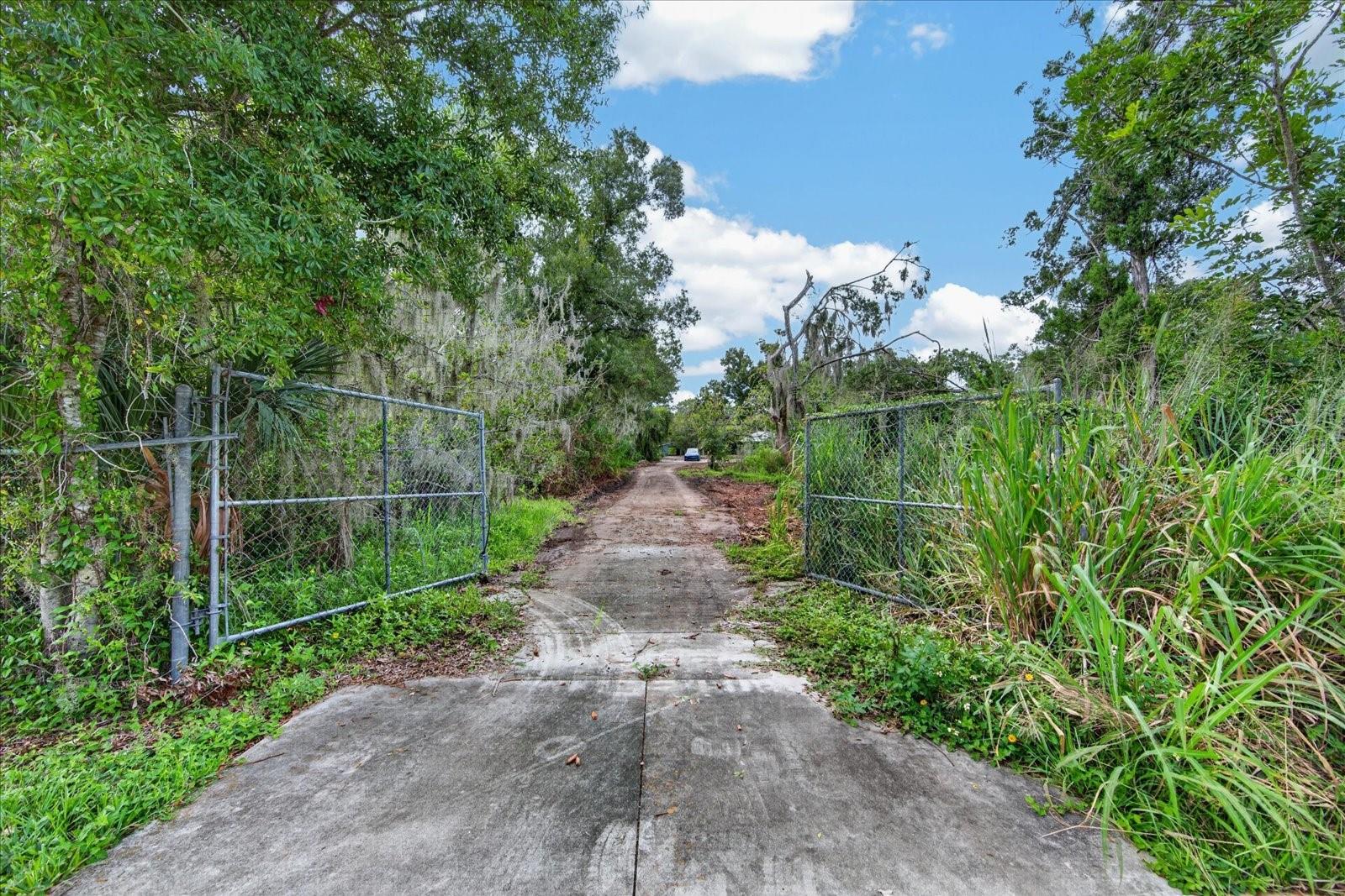 2140 DESOTO RD — photo 89