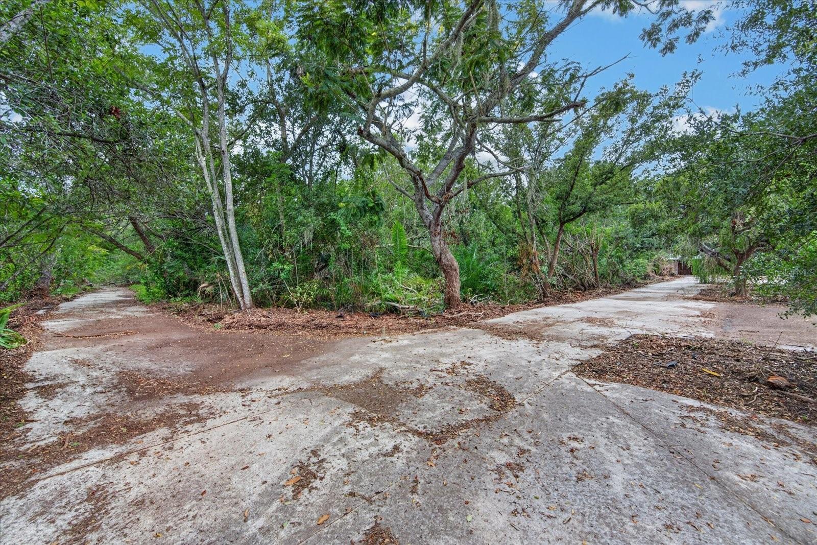 2140 DESOTO RD — photo 33