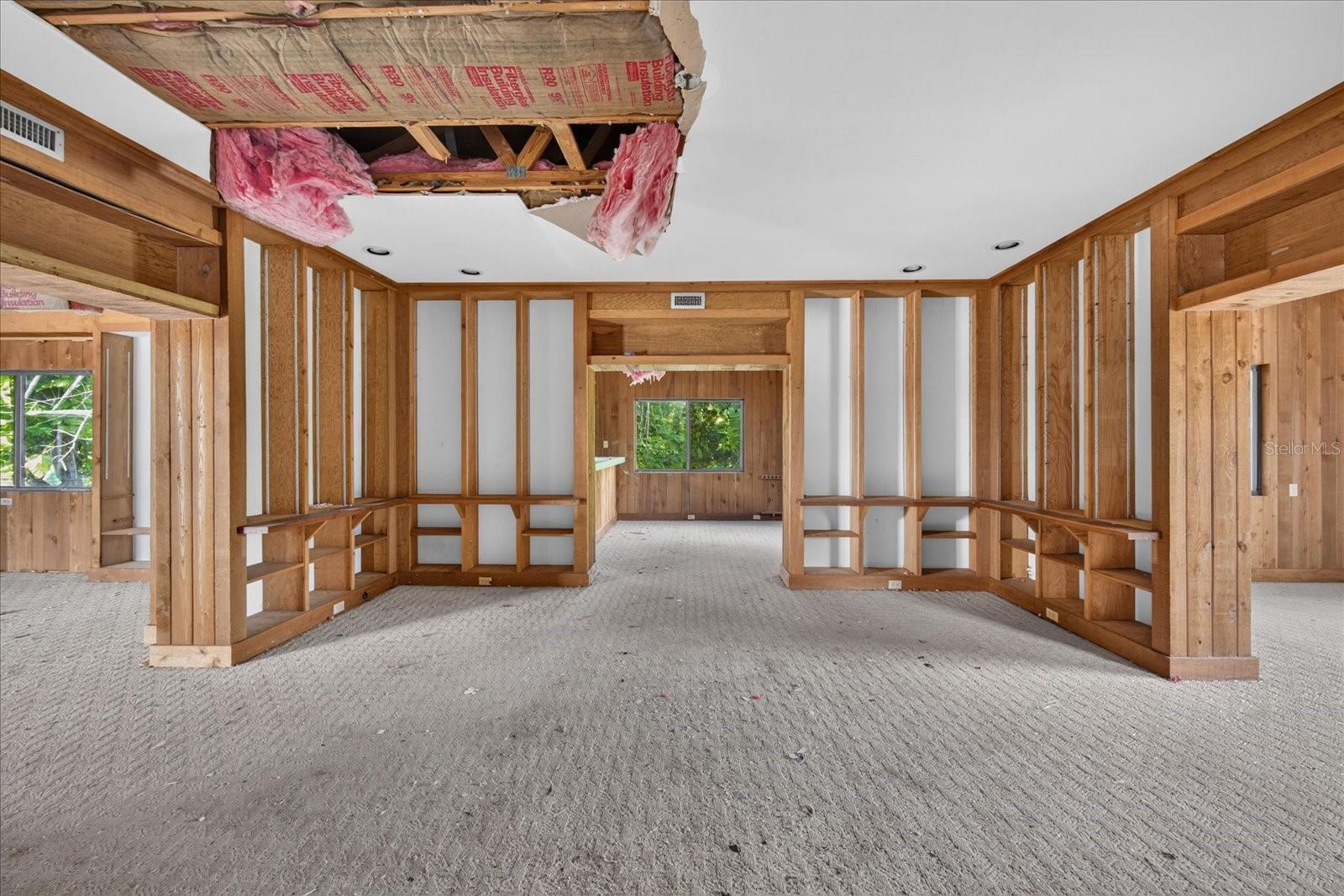 2140 DESOTO RD — photo 19