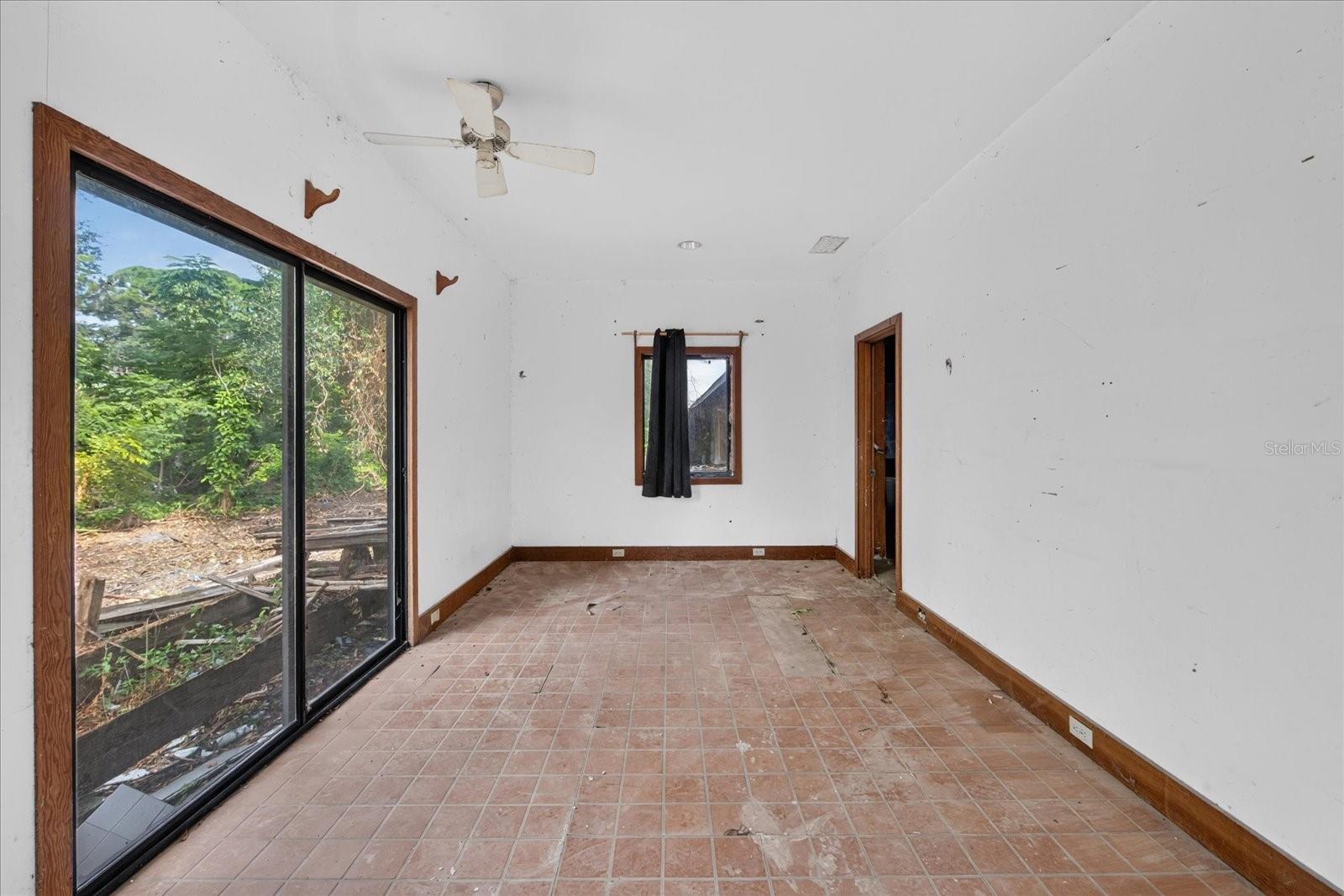2140 DESOTO RD — photo 55