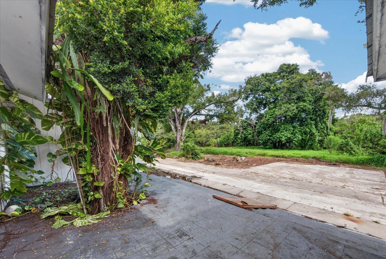 2140 DESOTO RD — photo 41