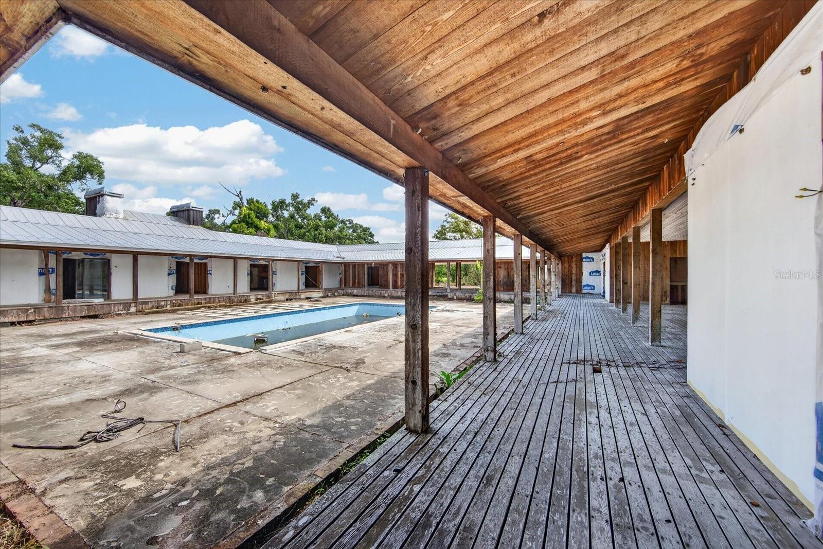 2140 DESOTO RD — photo 13